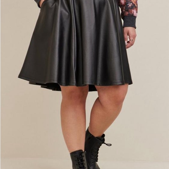 Torrid Black Faux Leather Skater Skirt Size XL/1X Goth Vampire 90s Punk Dark EUC - Picture 3 of 12